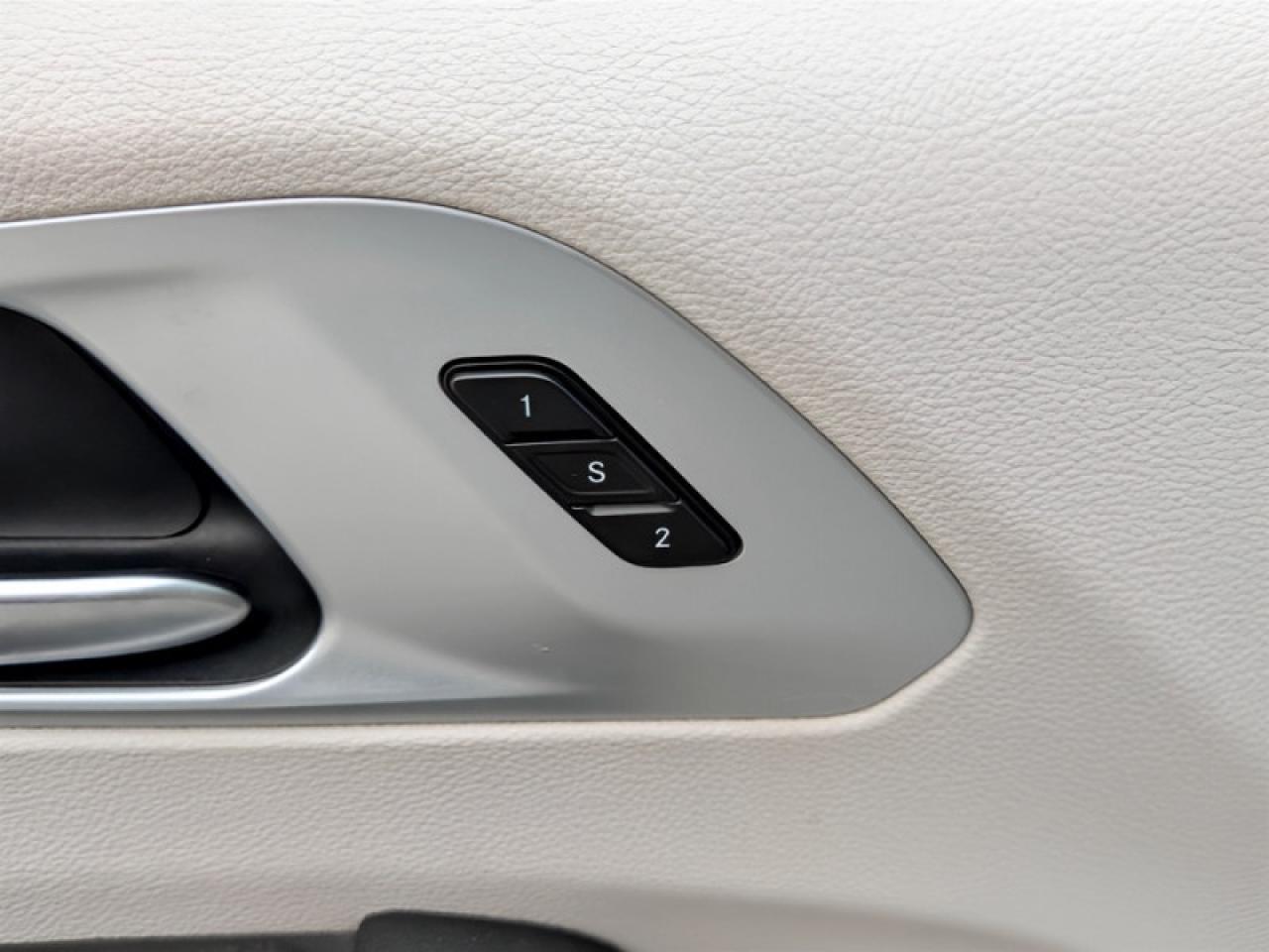 2020 Chrysler Pacifica Hybrid Limited  **32 SERVICE RECORDS** Photo