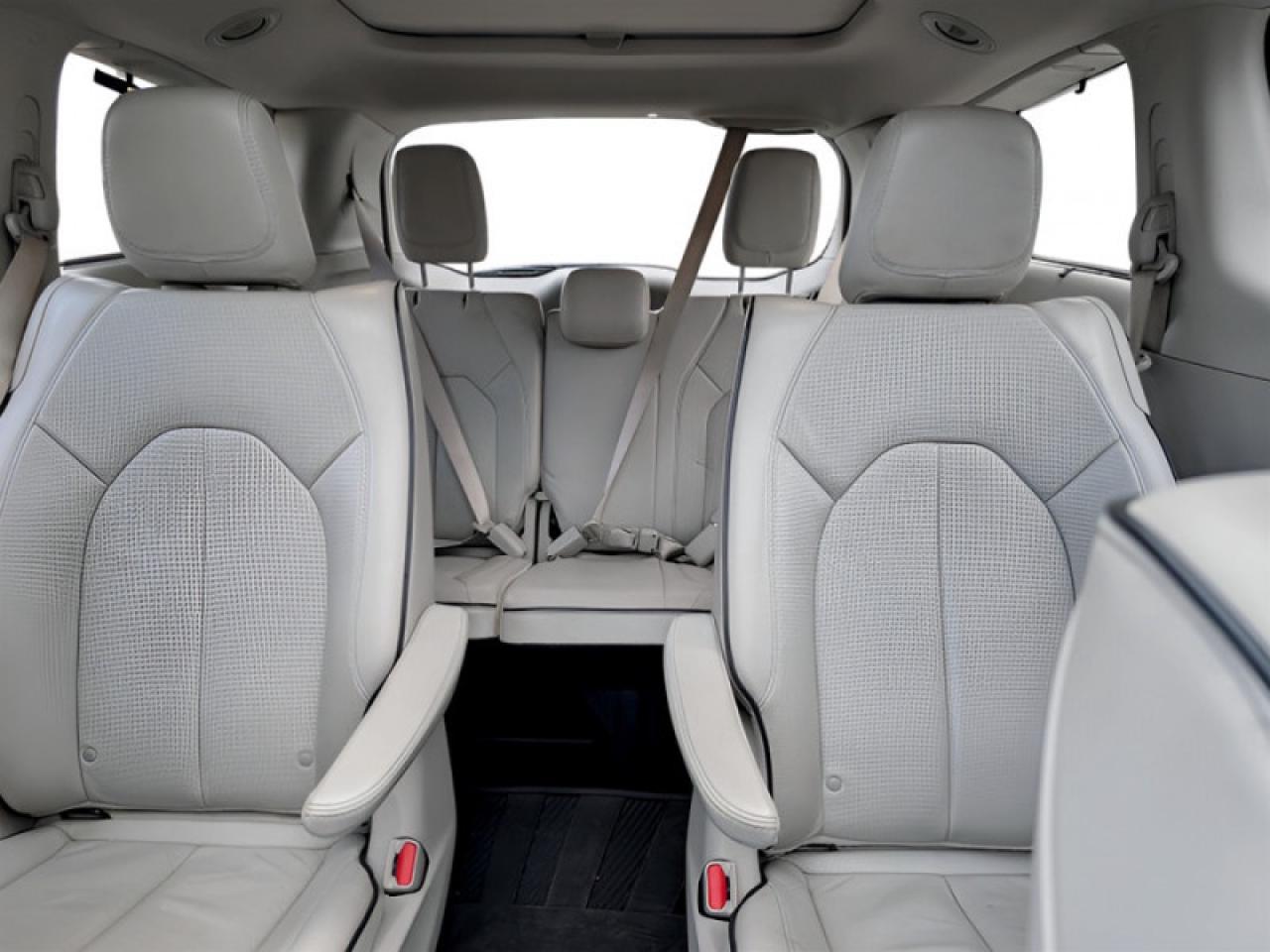 2020 Chrysler Pacifica Hybrid Limited  **32 SERVICE RECORDS** Photo