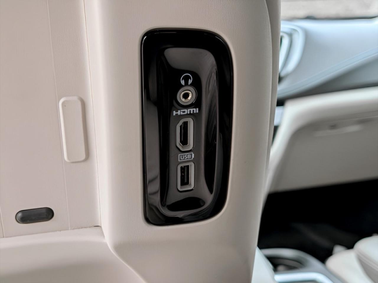 2020 Chrysler Pacifica Hybrid Limited  **32 SERVICE RECORDS** Photo