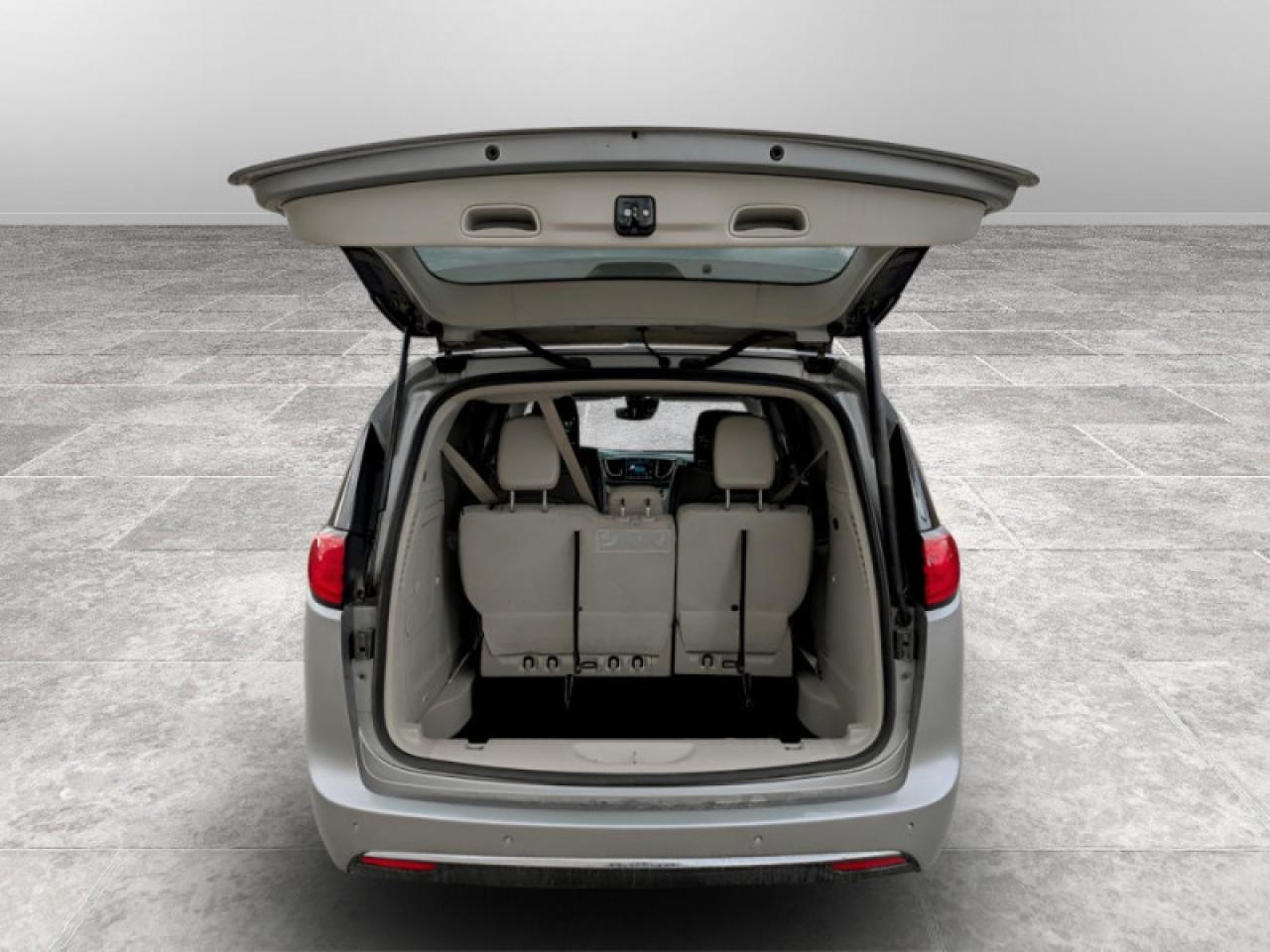 2020 Chrysler Pacifica Hybrid Limited  **32 SERVICE RECORDS** Photo