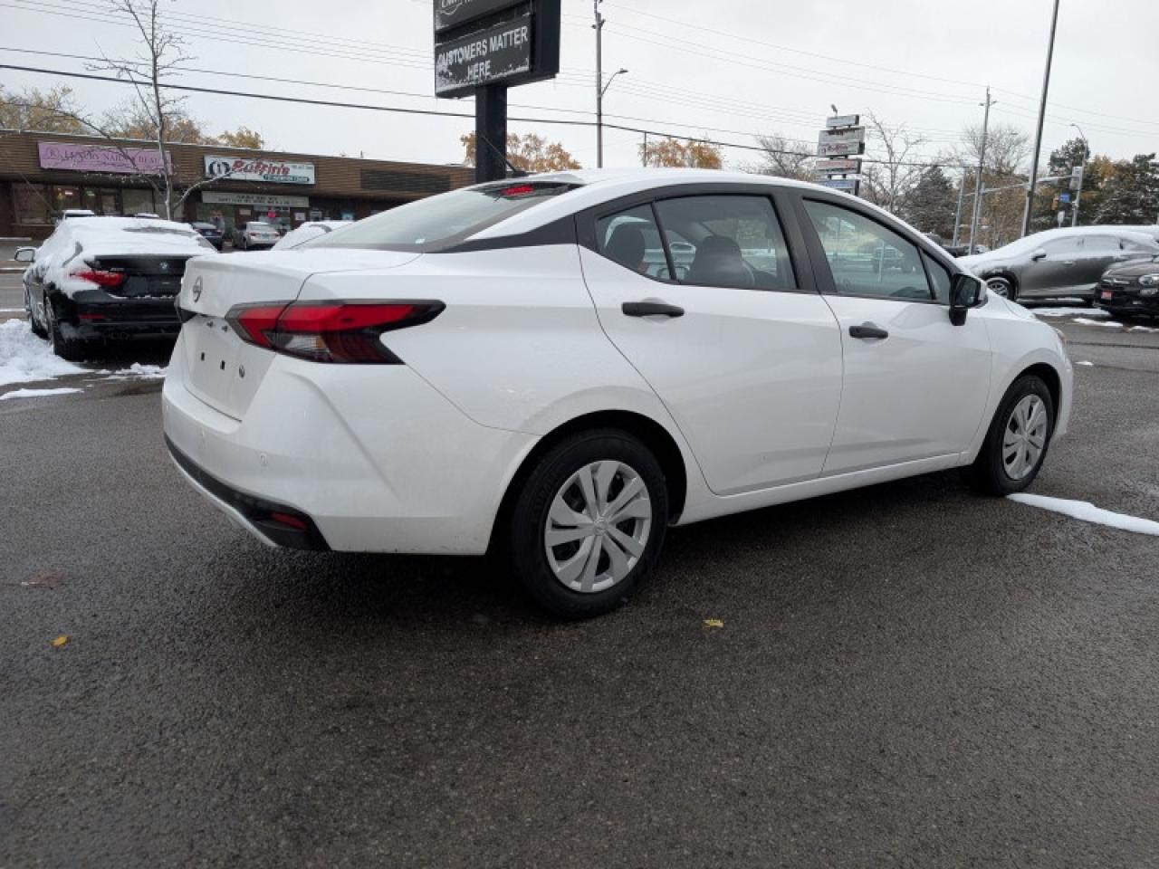 2024 Nissan Versa 1.6 S Photo