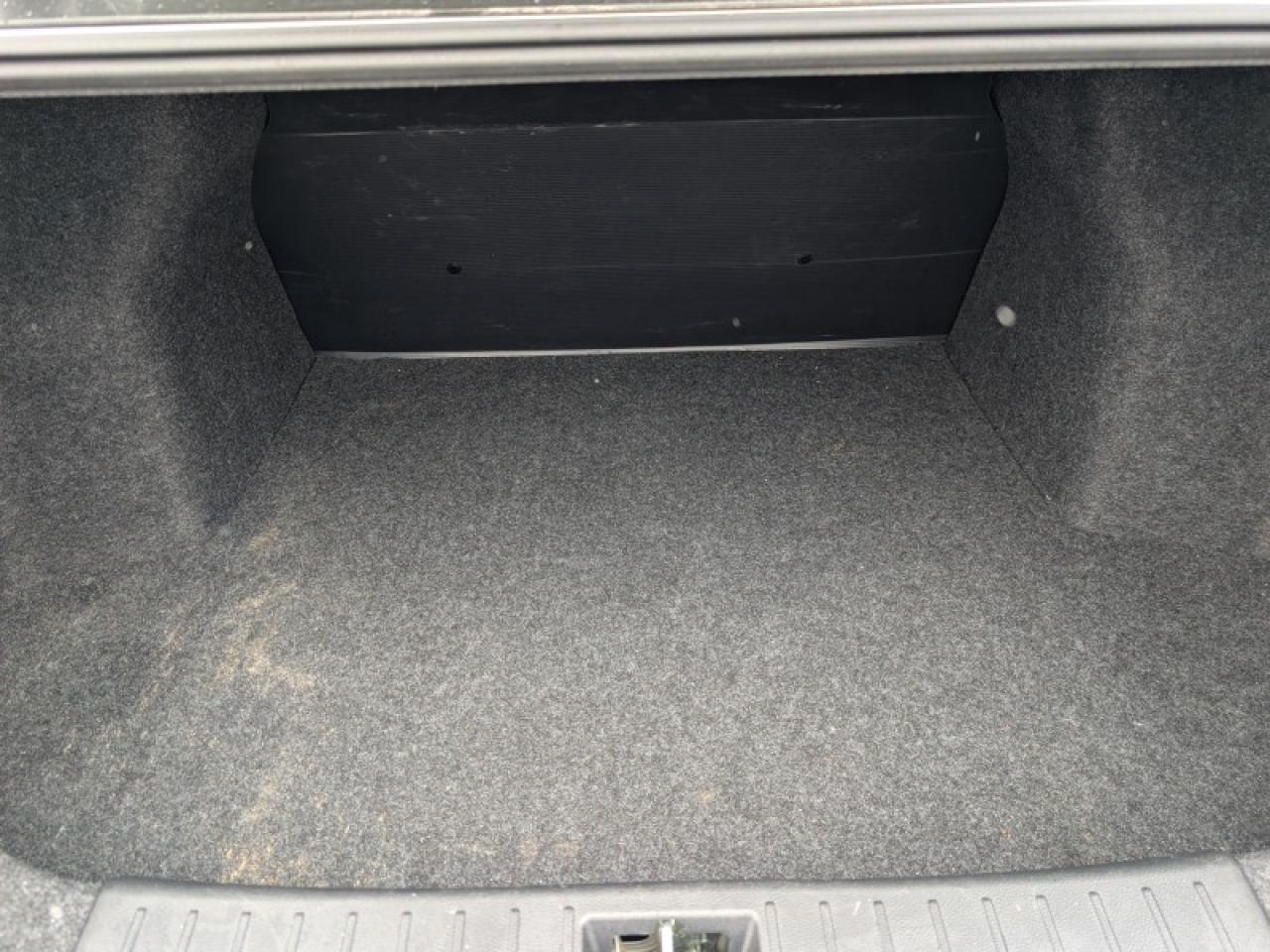 2024 Nissan Versa 1.6 S Photo