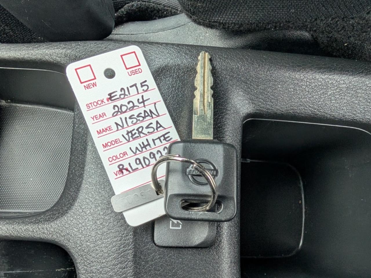 2024 Nissan Versa 1.6 S Photo