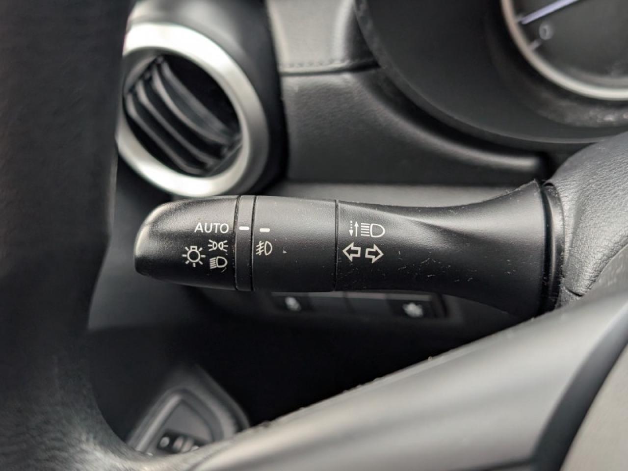 2024 Nissan Versa 1.6 S Photo