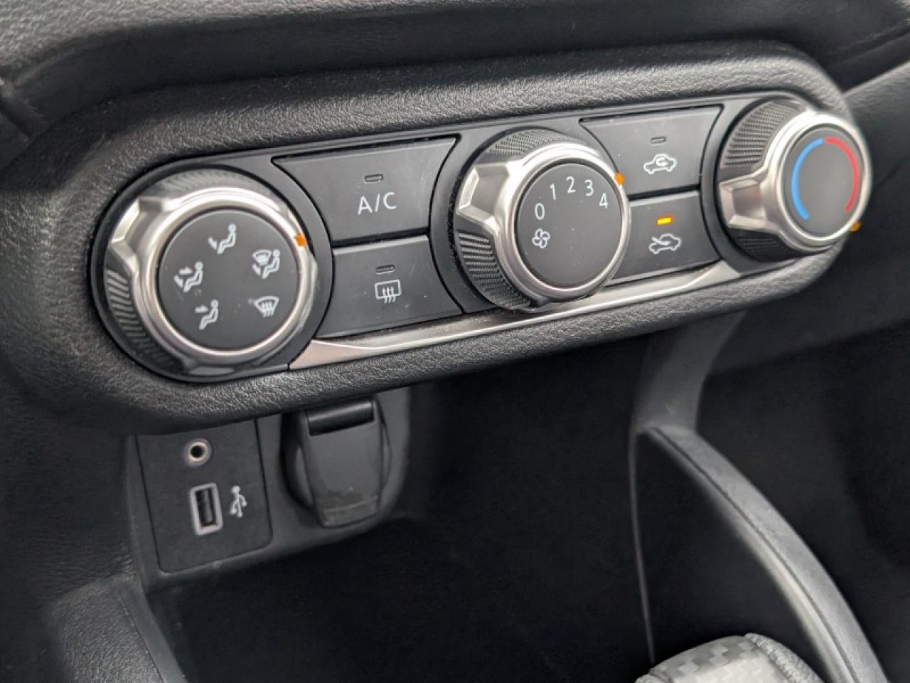 2024 Nissan Versa 1.6 S Photo