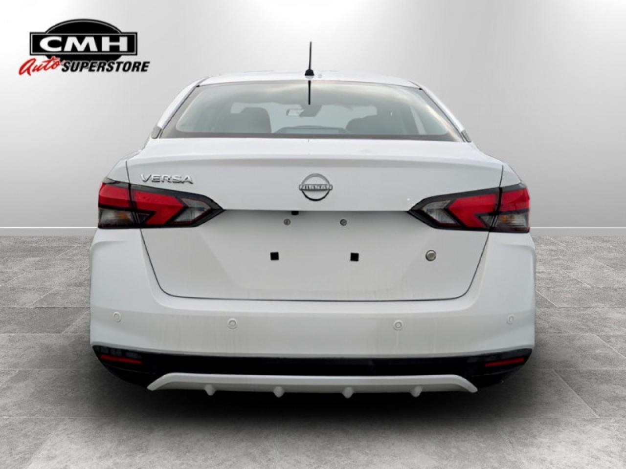 2024 Nissan Versa 1.6 S  **CLEAN CARFAX - ONE OWNER** Photo4