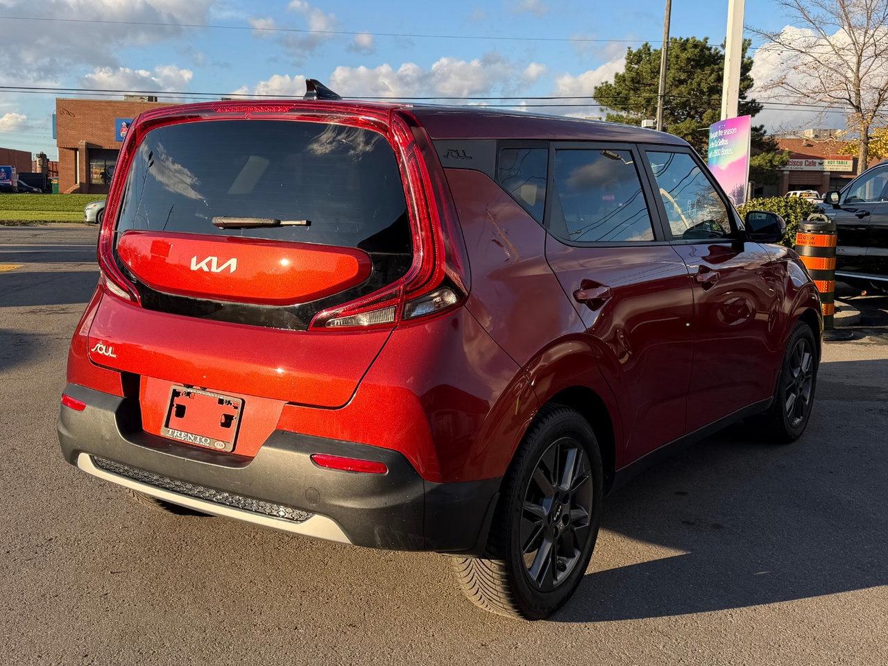 2022 Kia Soul EX+   Sunroof   Wireless Phone Charger Photo4