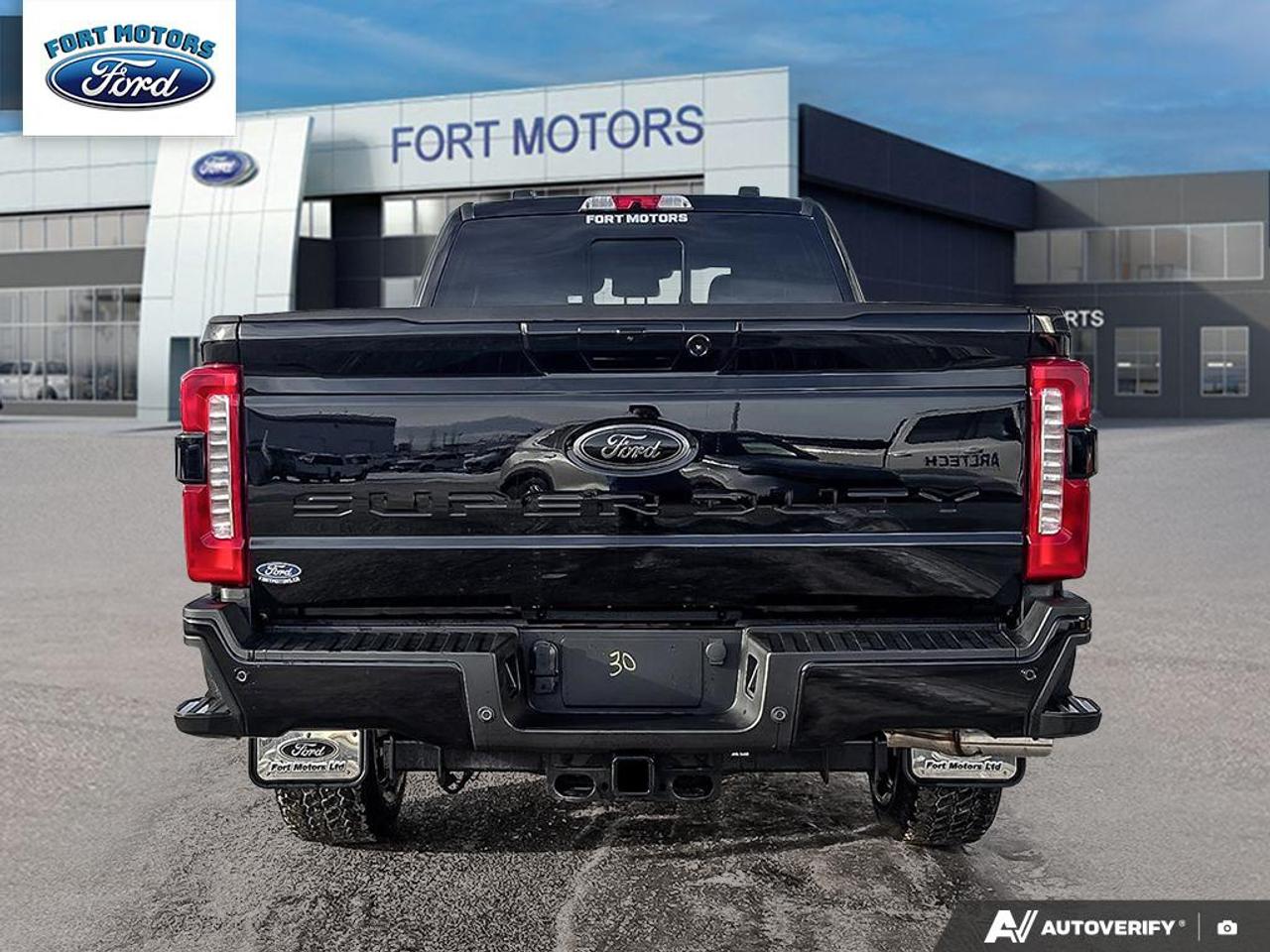 2026 Ford SUPERDUTY F-350® XLT Photo4