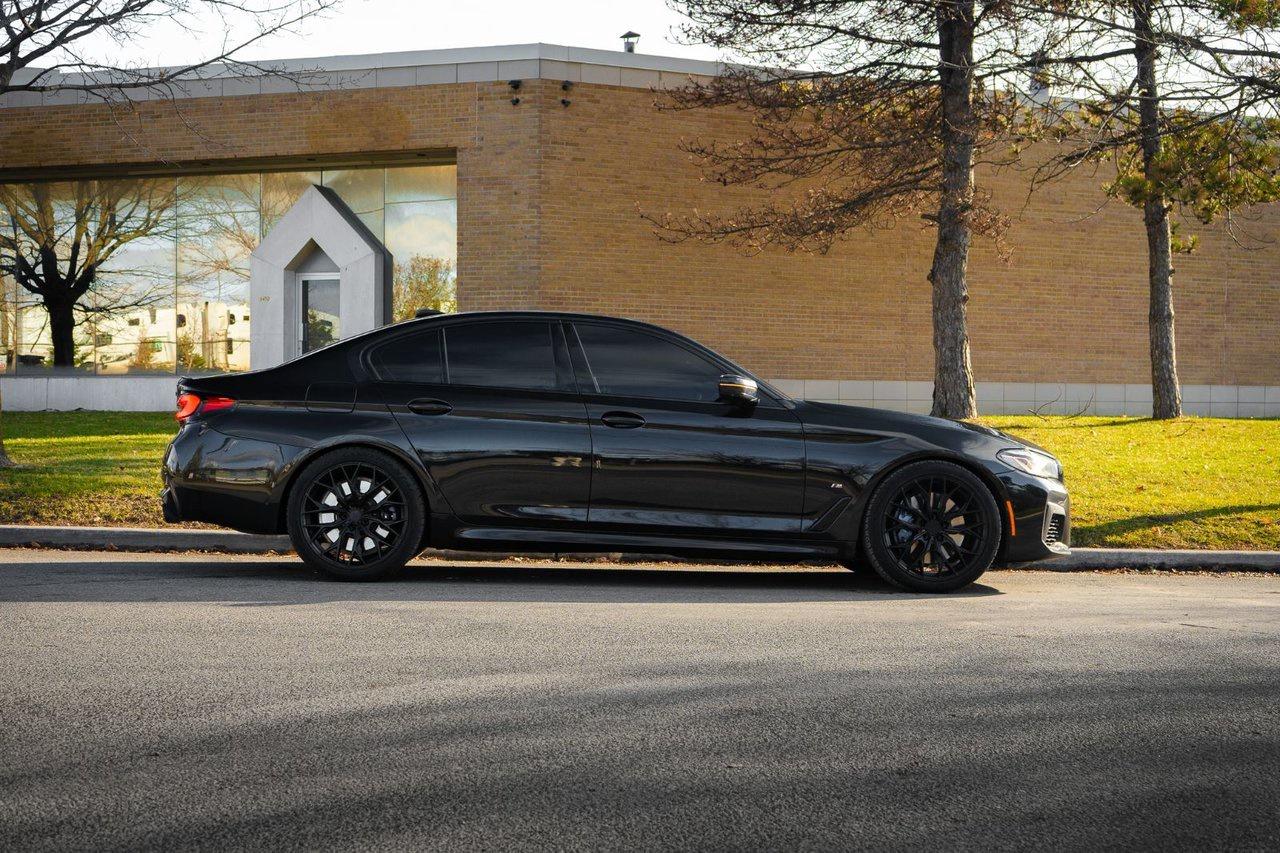 2022 BMW 5 Series M550i xDrive Photo