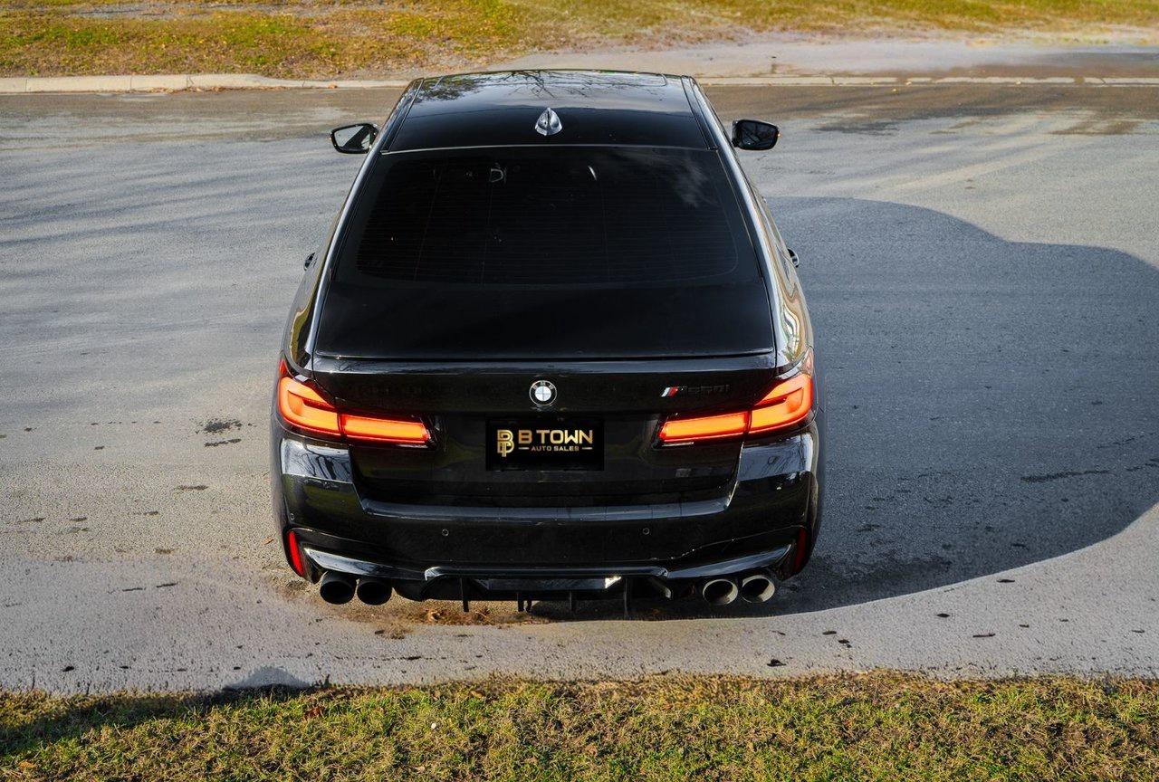 2022 BMW 5 Series M550i xDrive Photo