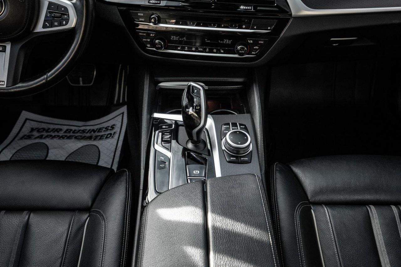 2022 BMW 5 Series M550i xDrive Photo