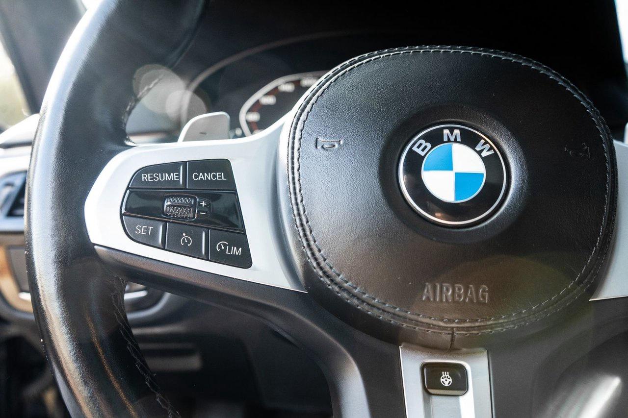 2022 BMW 5 Series M550i xDrive Photo