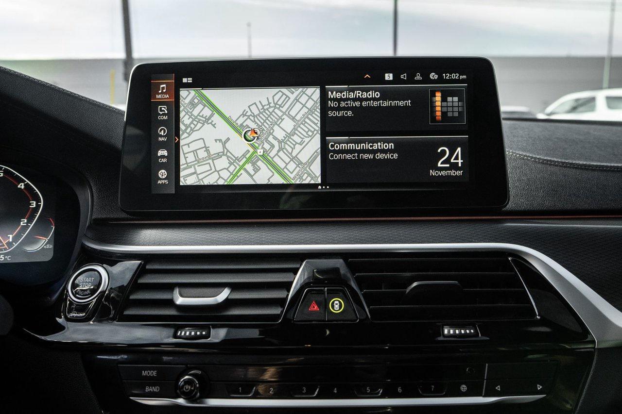 2022 BMW 5 Series M550i xDrive Photo