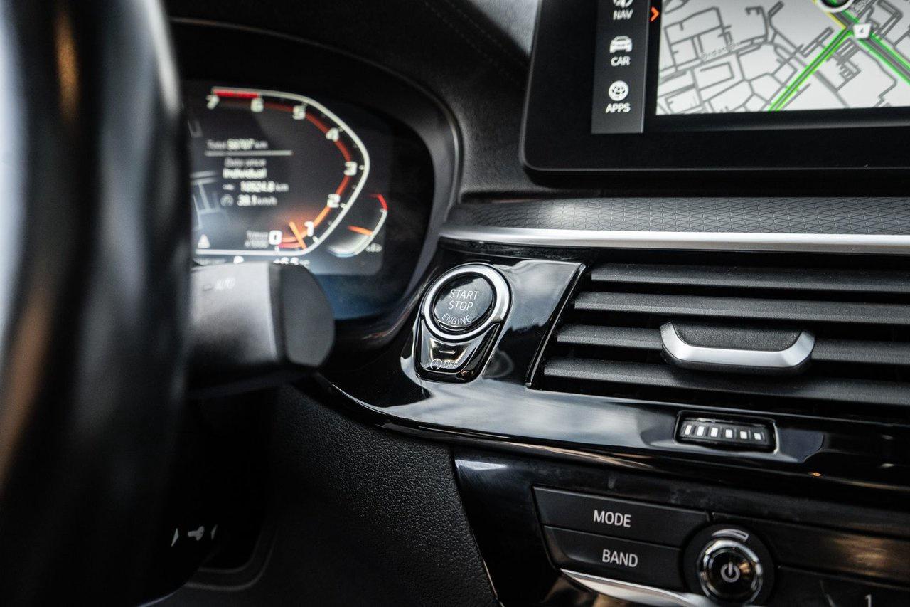 2022 BMW 5 Series M550i xDrive Photo