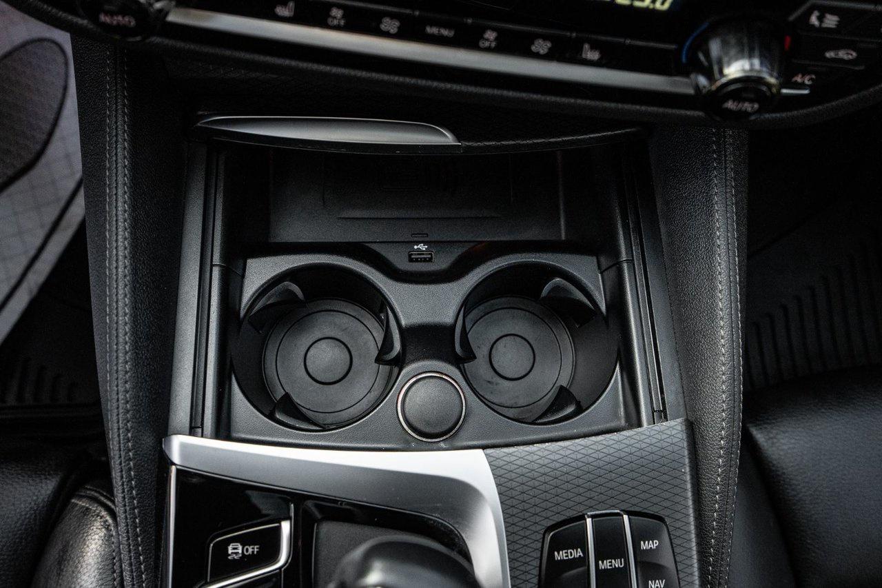 2022 BMW 5 Series M550i xDrive Photo