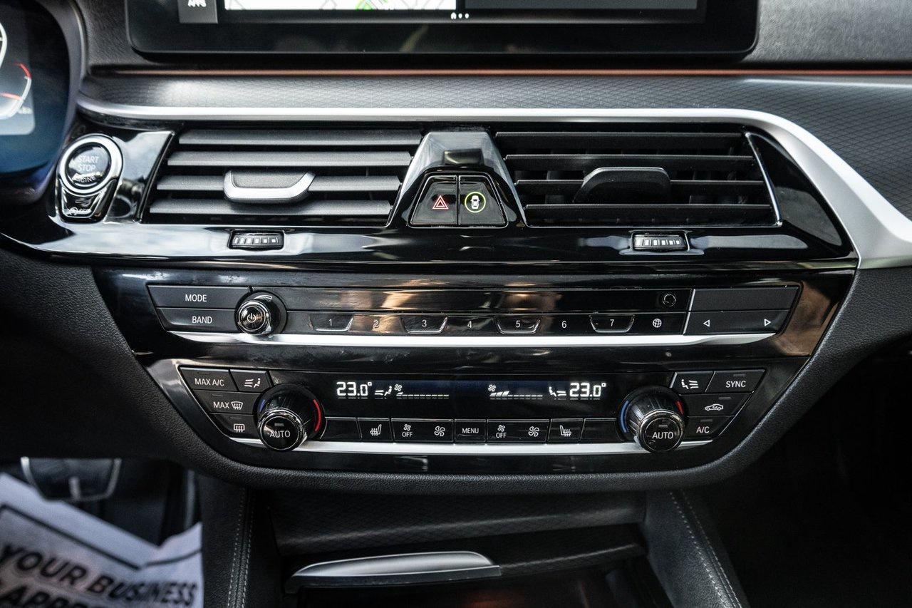 2022 BMW 5 Series M550i xDrive Photo