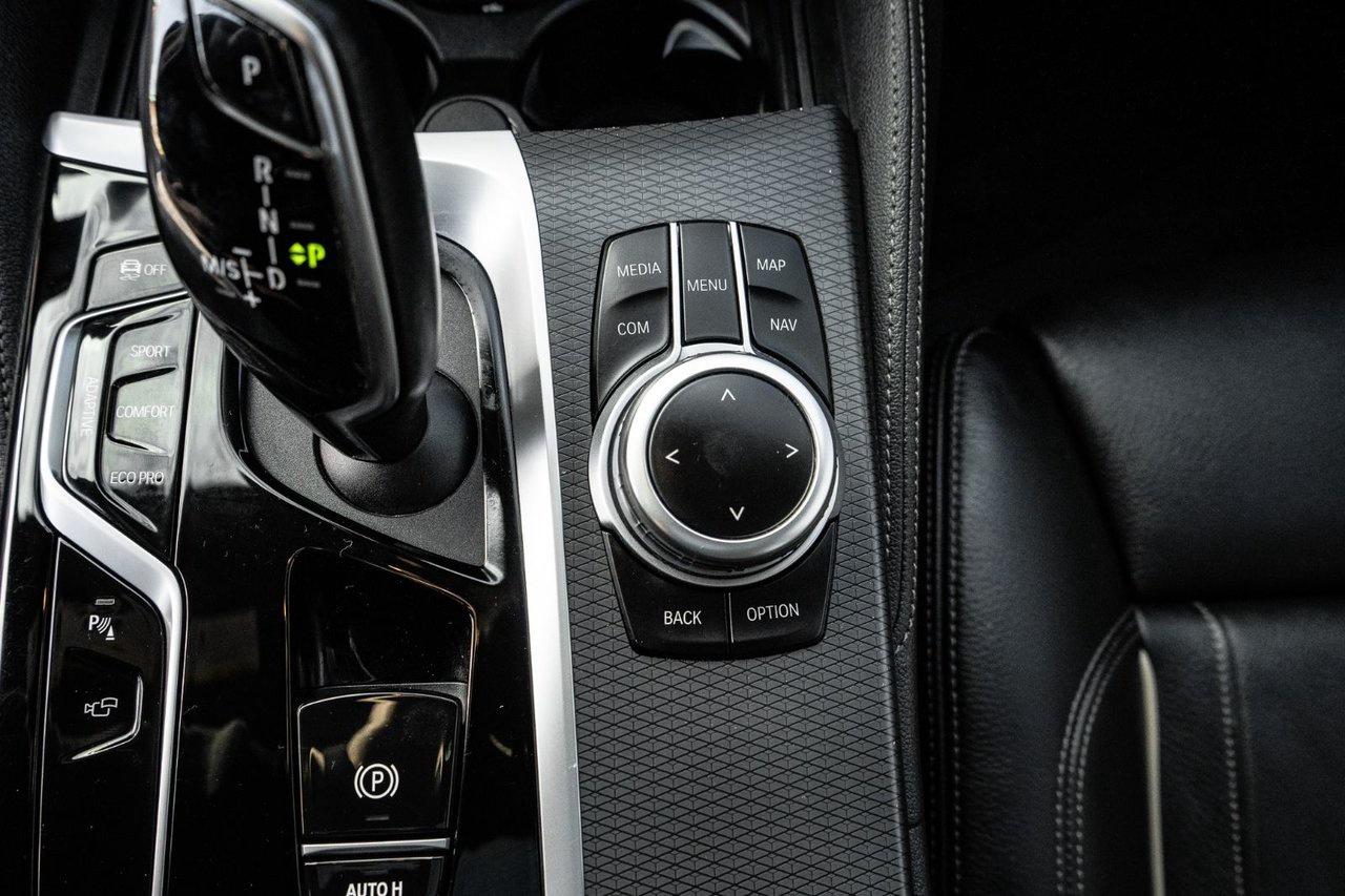 2022 BMW 5 Series M550i xDrive Photo