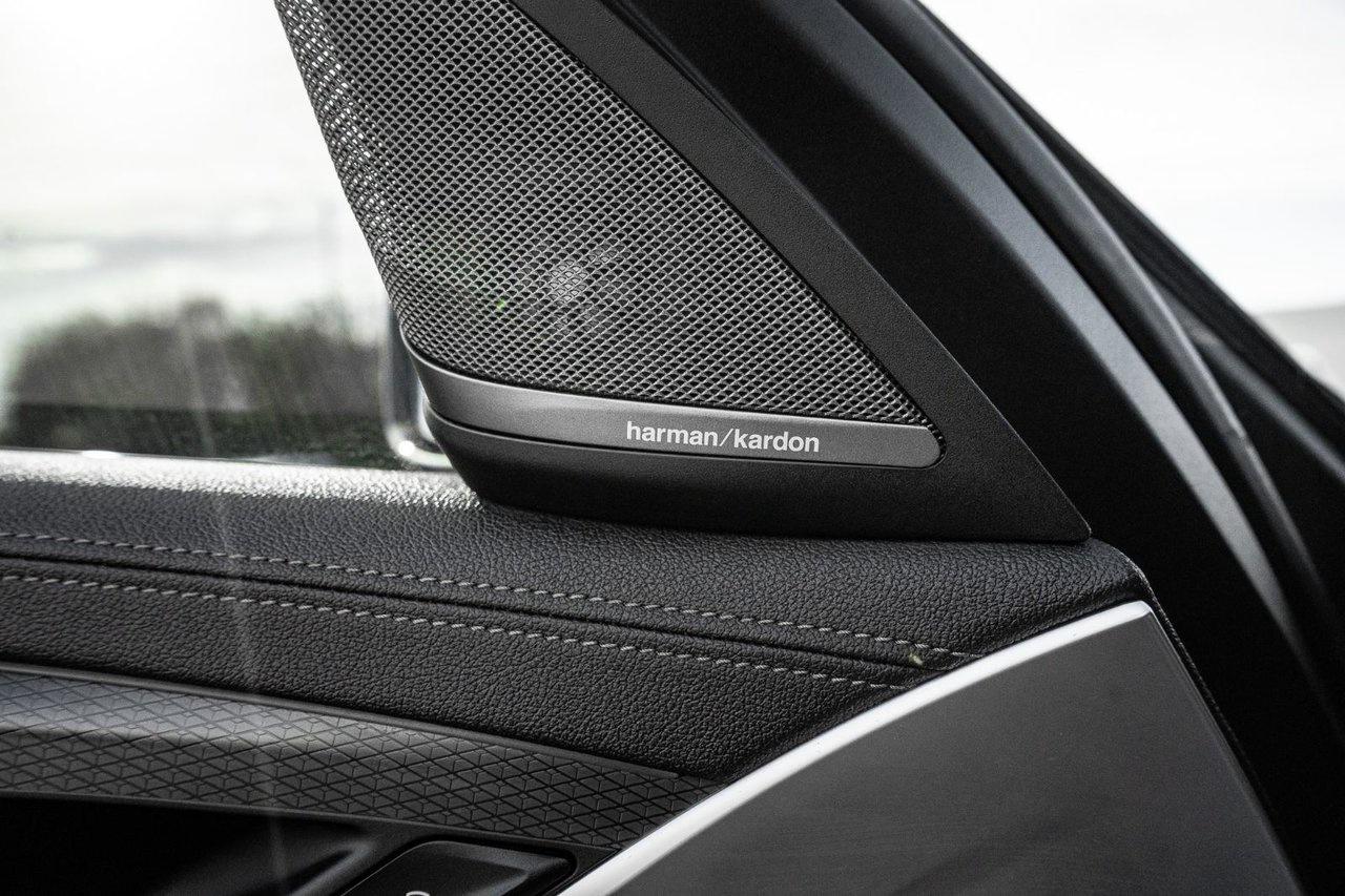 2022 BMW 5 Series M550i xDrive Photo