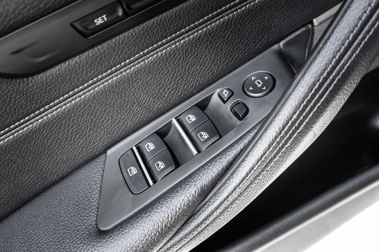 2022 BMW 5 Series M550i xDrive Photo