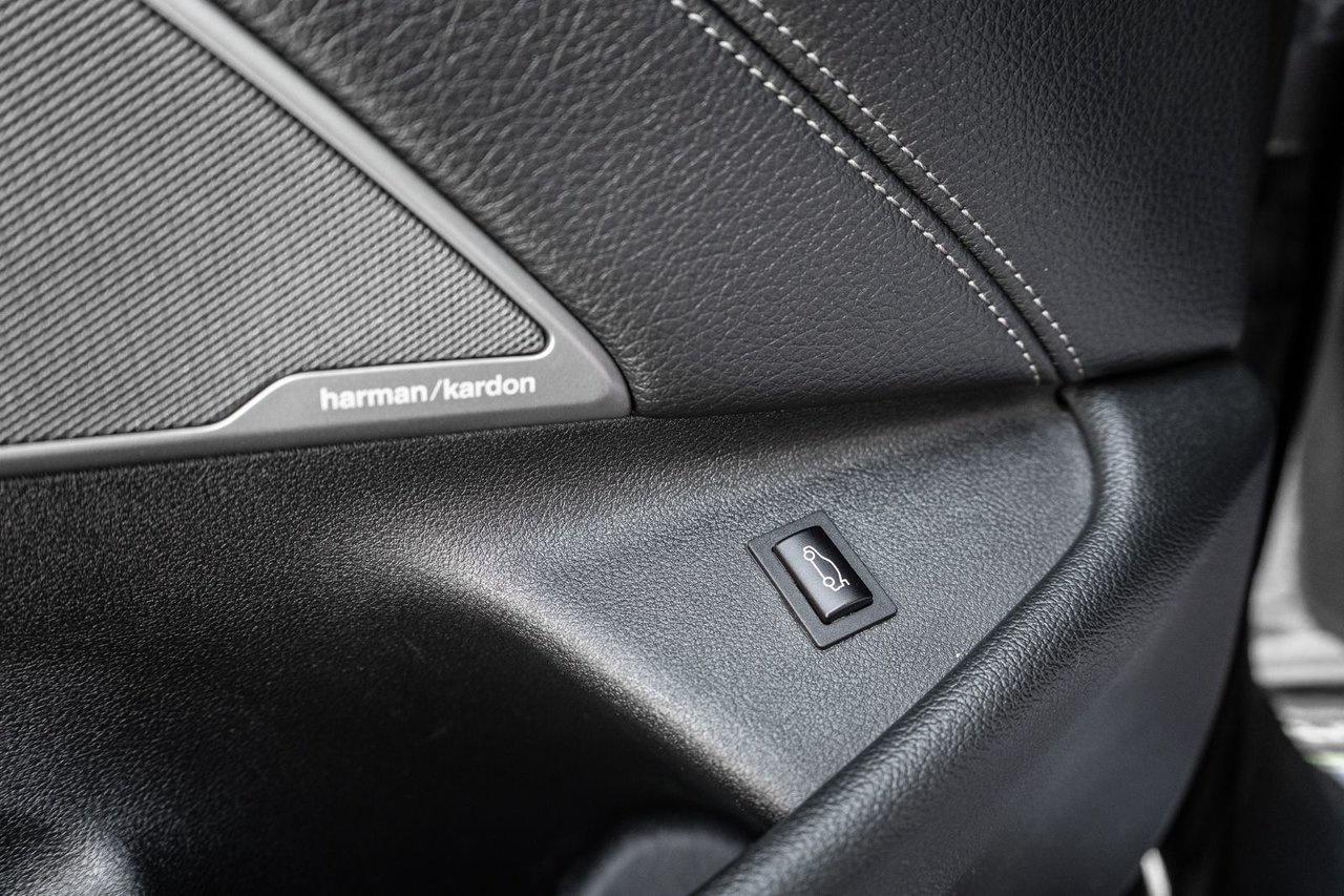 2022 BMW 5 Series M550i xDrive Photo