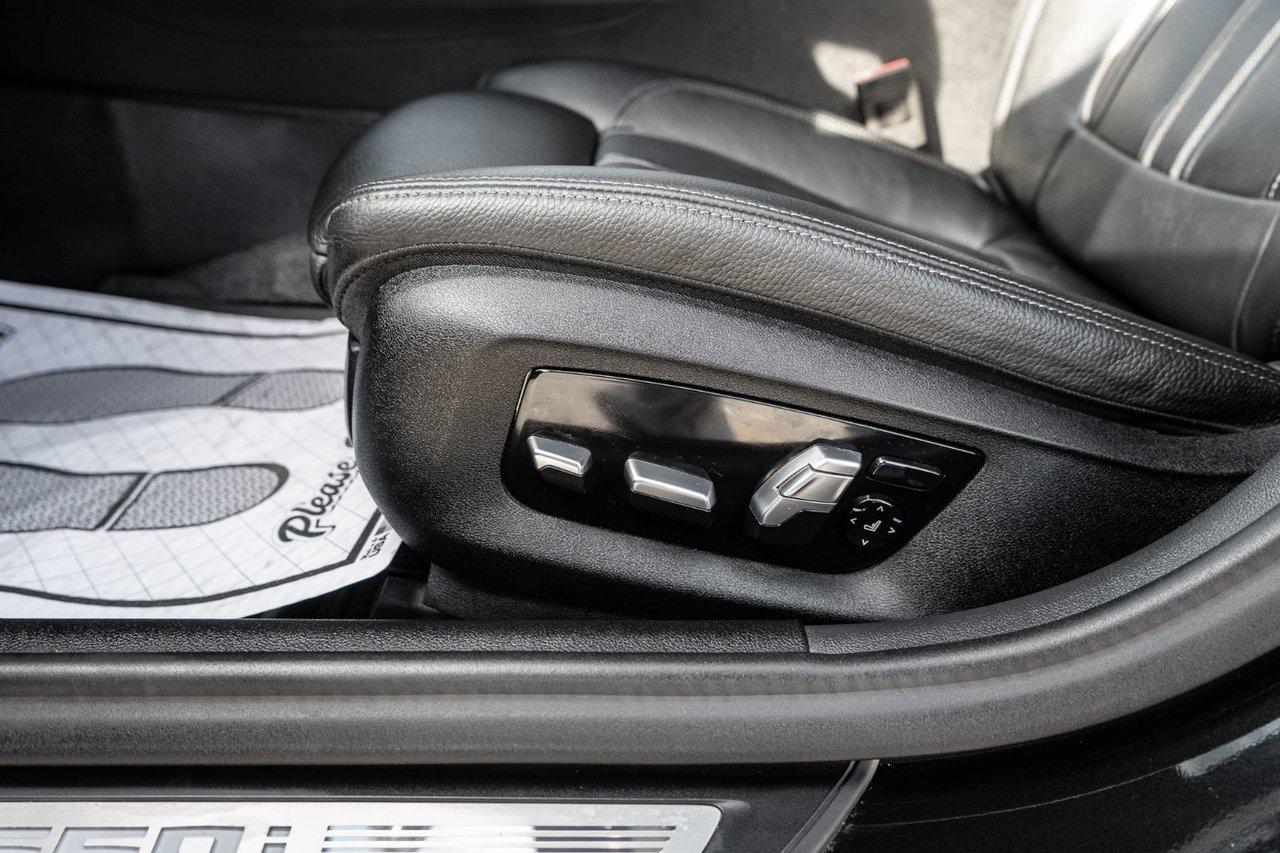 2022 BMW 5 Series M550i xDrive Photo