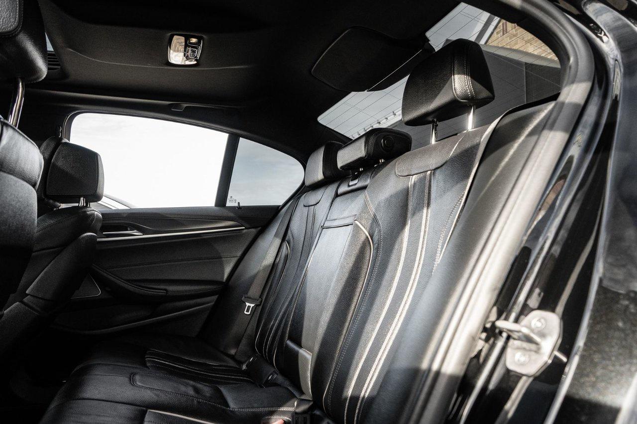 2022 BMW 5 Series M550i xDrive Photo