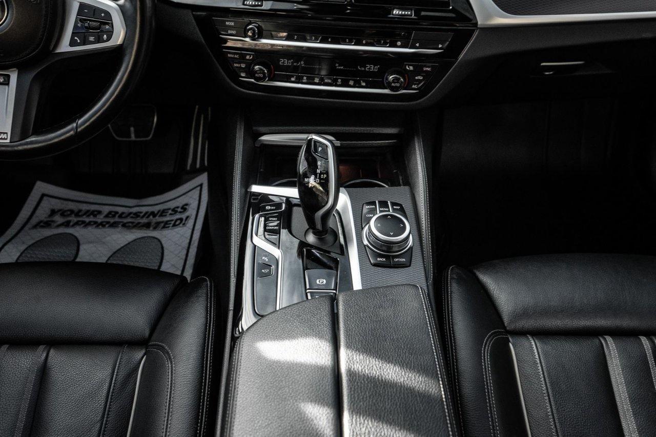 2022 BMW 5 Series M550i xDrive Photo