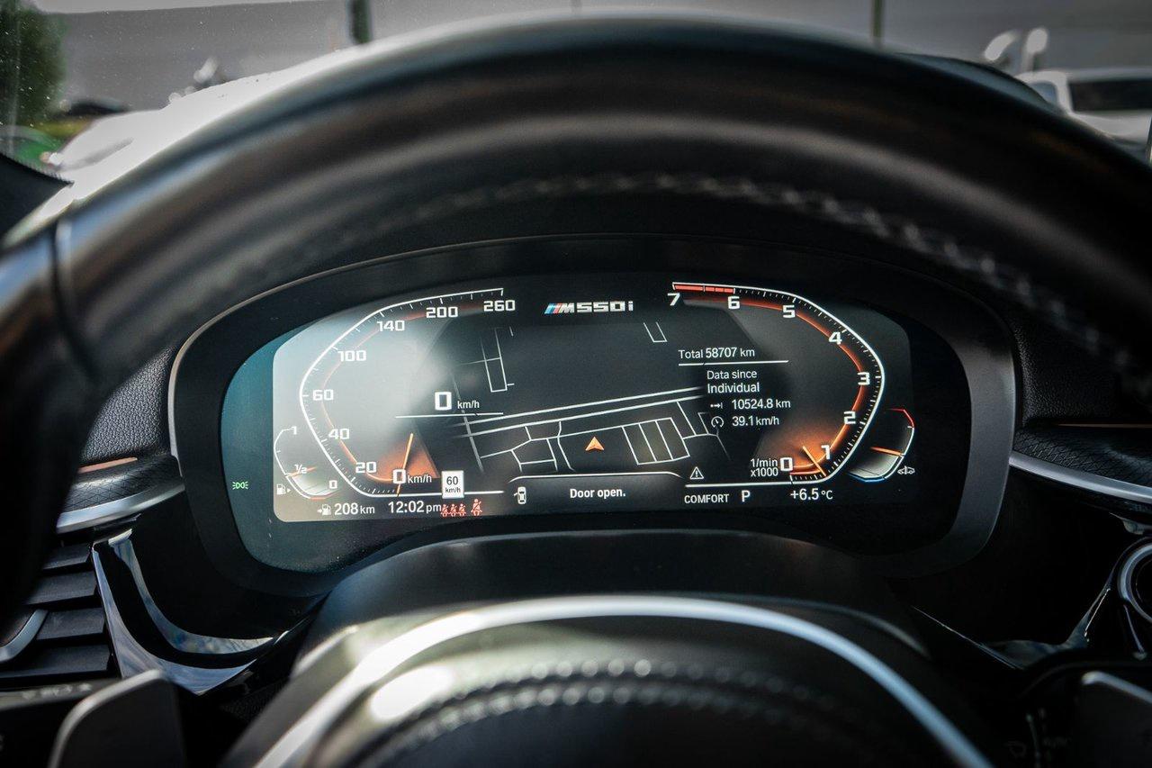 2022 BMW 5 Series M550i xDrive Photo