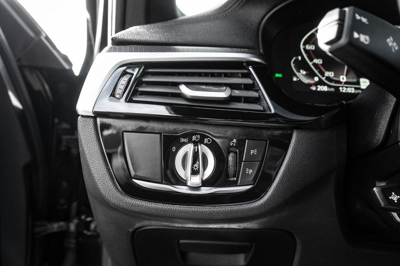 2022 BMW 5 Series M550i xDrive Photo