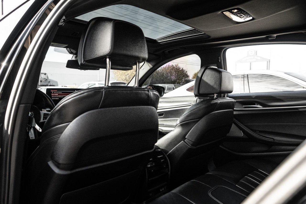 2022 BMW 5 Series M550i xDrive Photo