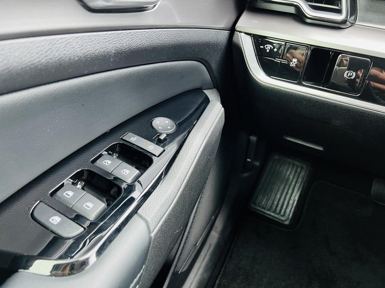 2023 Kia Sportage EX Photo