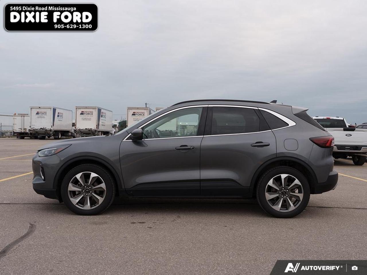 2023 Ford Escape Platinum Photo2