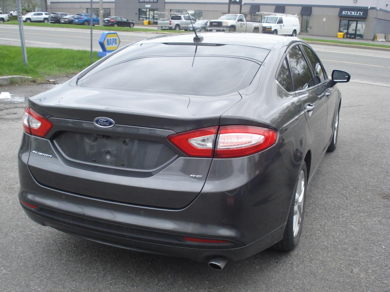 2015 Ford Fusion 4dr Sdn SE FWD Photo4