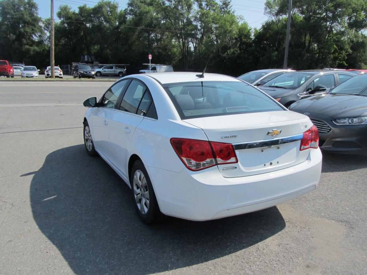 2014 Chevrolet Cruze 4dr Sdn Auto 1LT Photo