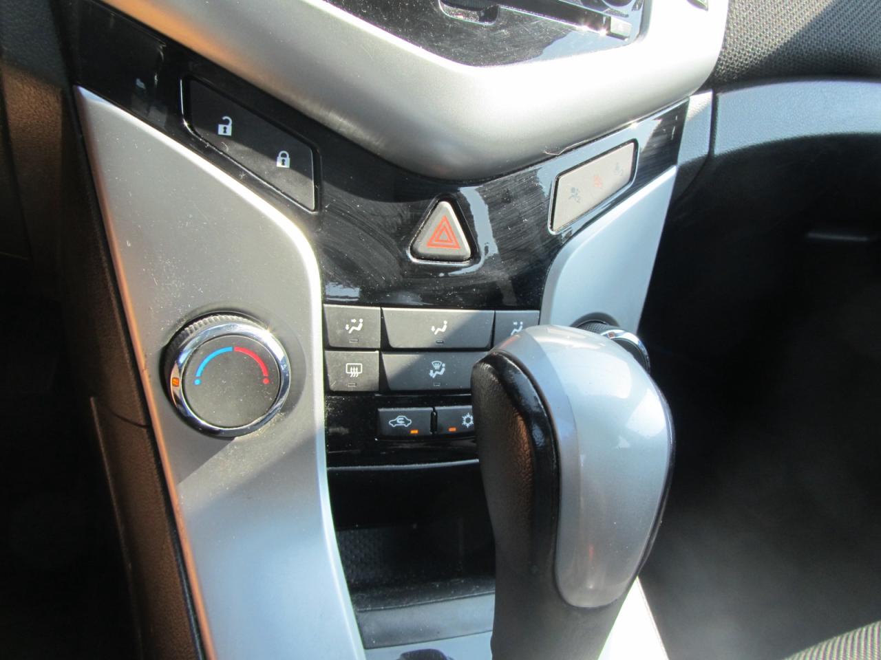 2014 Chevrolet Cruze 4dr Sdn Auto 1LT Photo