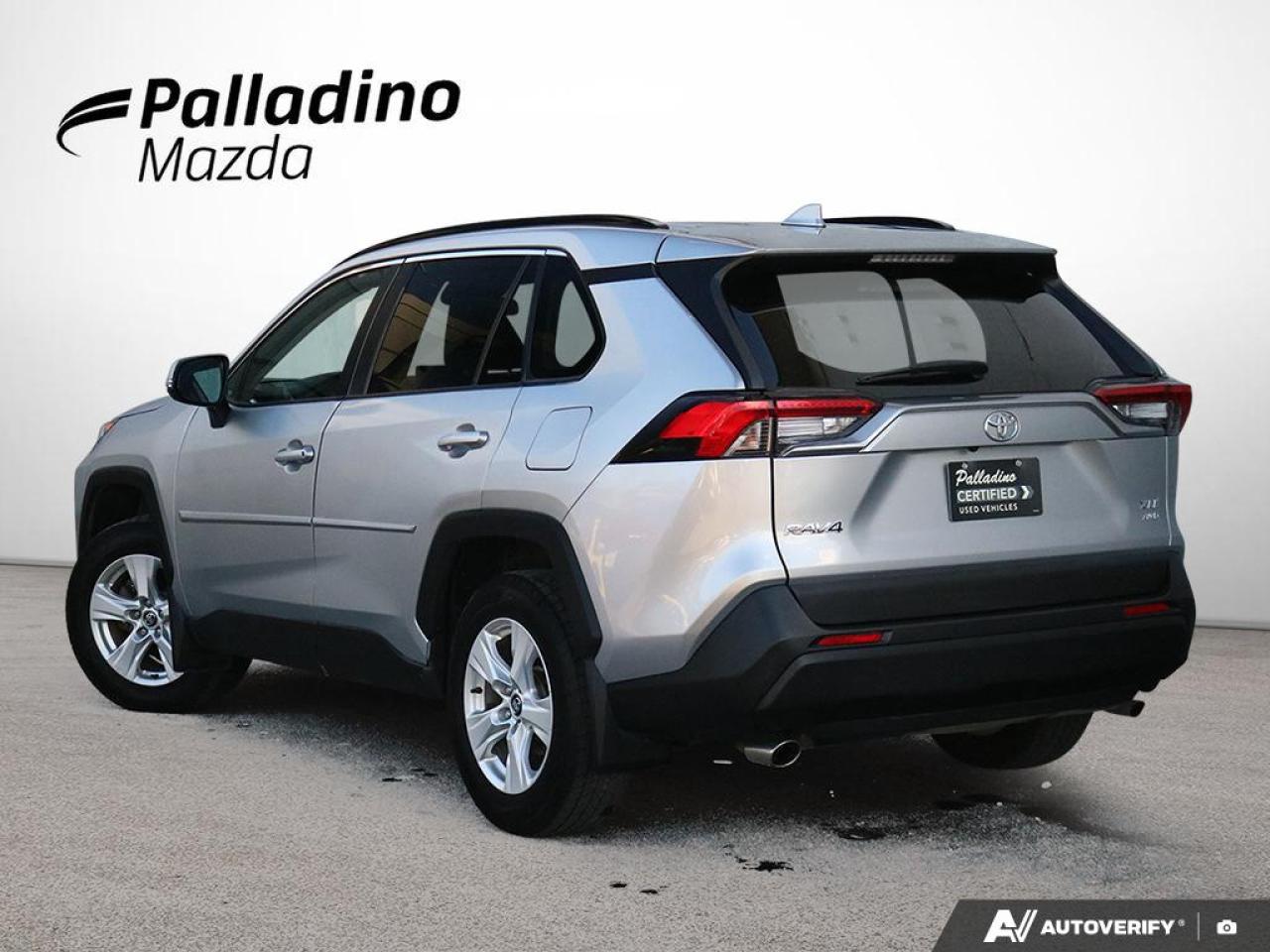 2021 Toyota RAV4 XLE Photo3