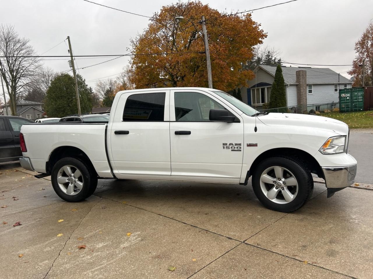 2022 RAM 1500 Classic SLT  CREW   V8   4X4 Photo