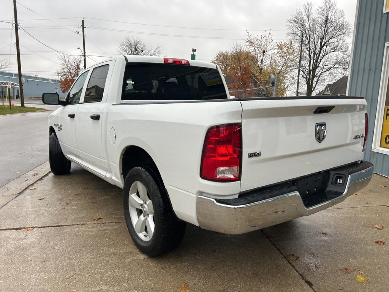 2022 RAM 1500 Classic SLT  CREW   V8   4X4 Photo