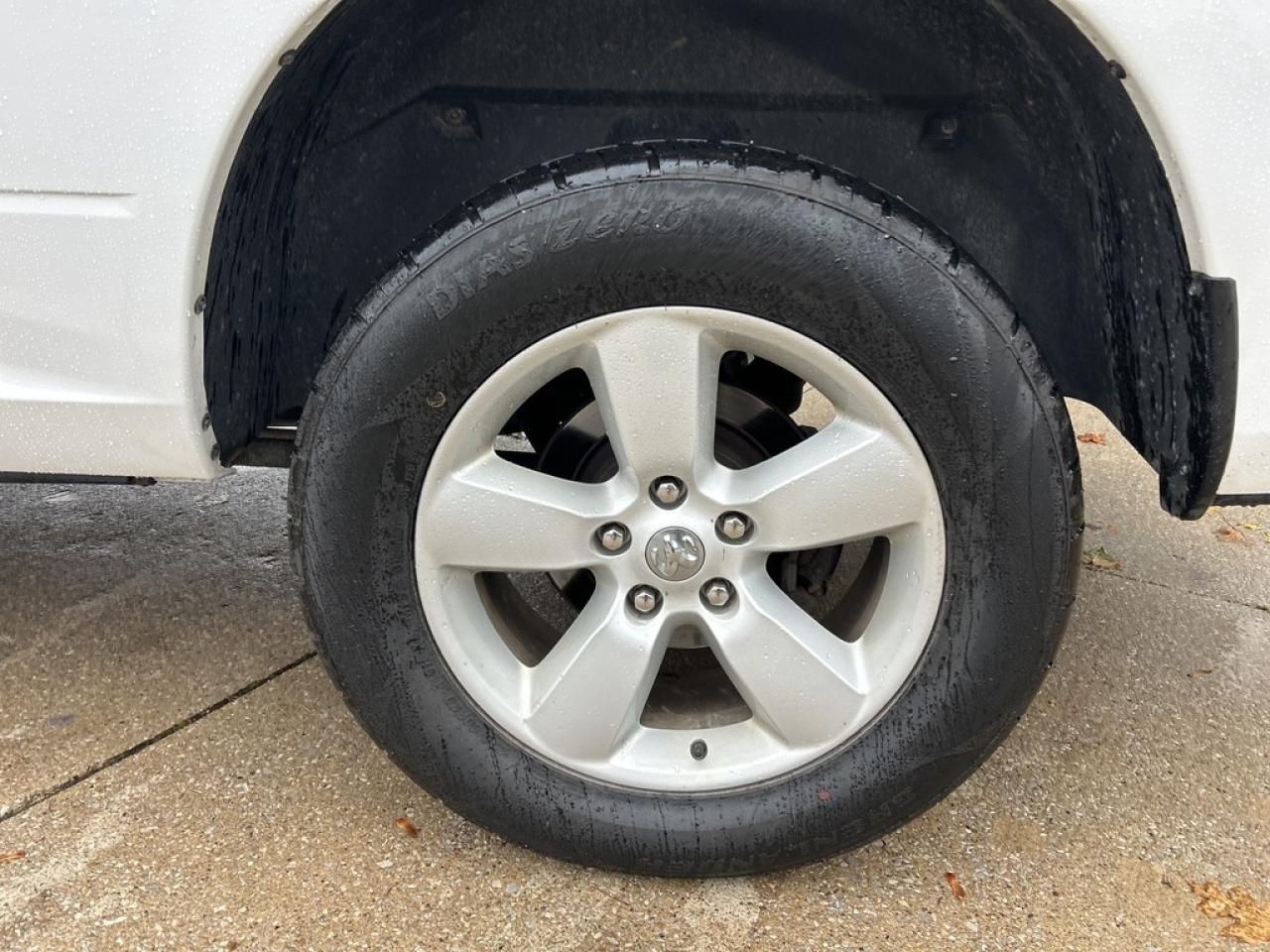 2022 RAM 1500 Classic SLT  CREW   V8   4X4 Photo