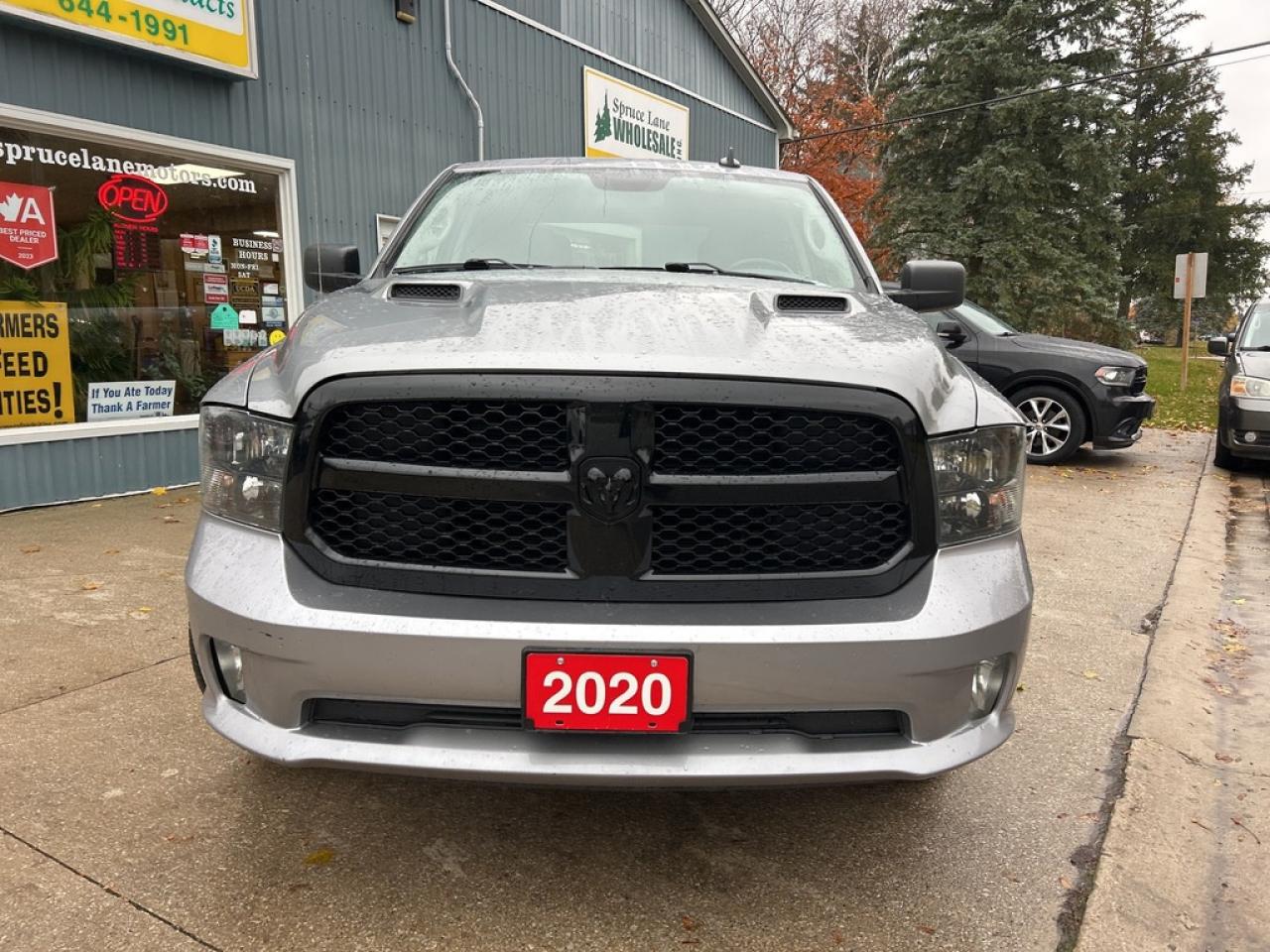 2020 RAM 1500 Classic Express Night Edition  Crew  V8 Photo3