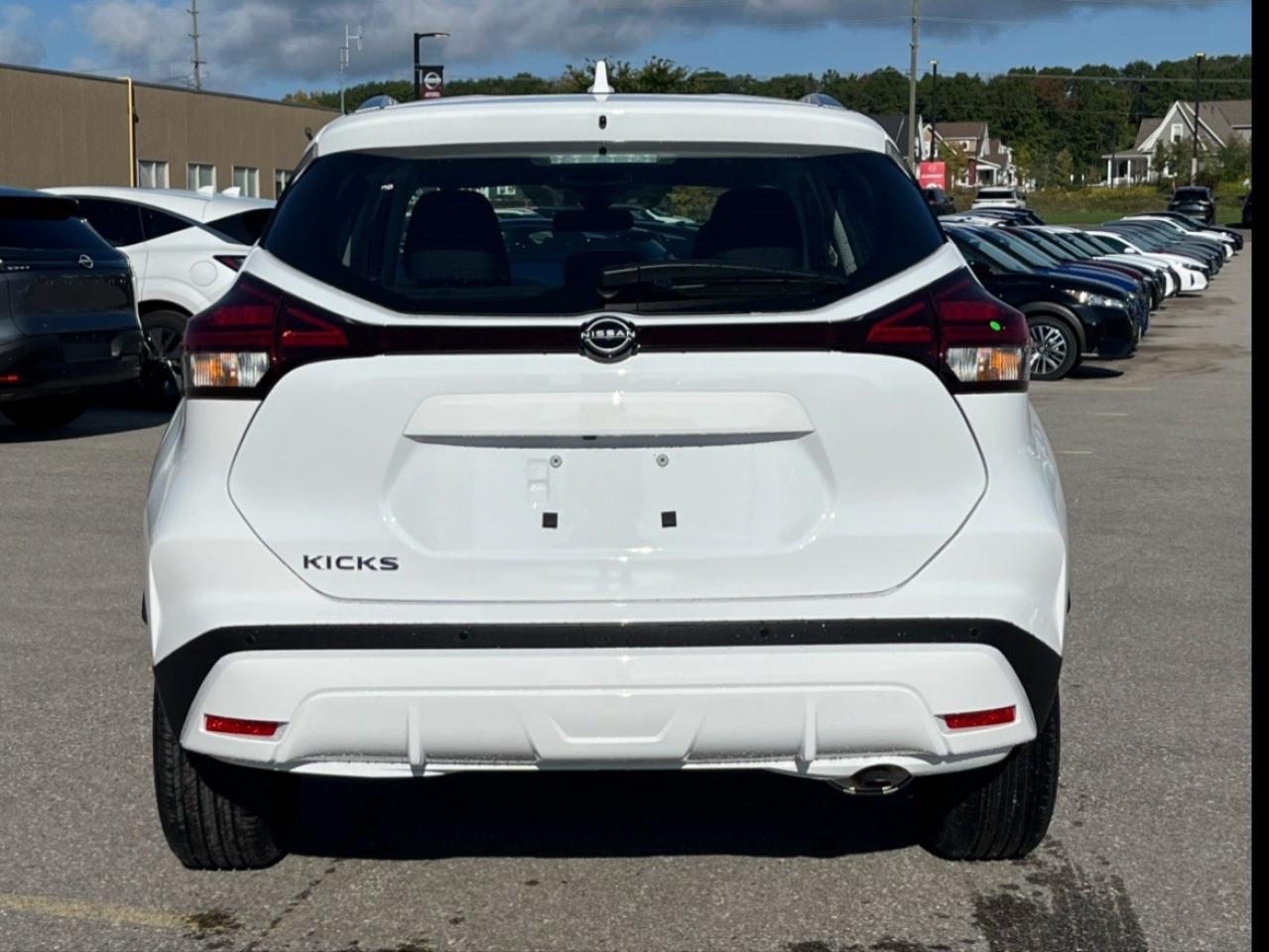 2025 Nissan Kicks Play SV FWD Photo