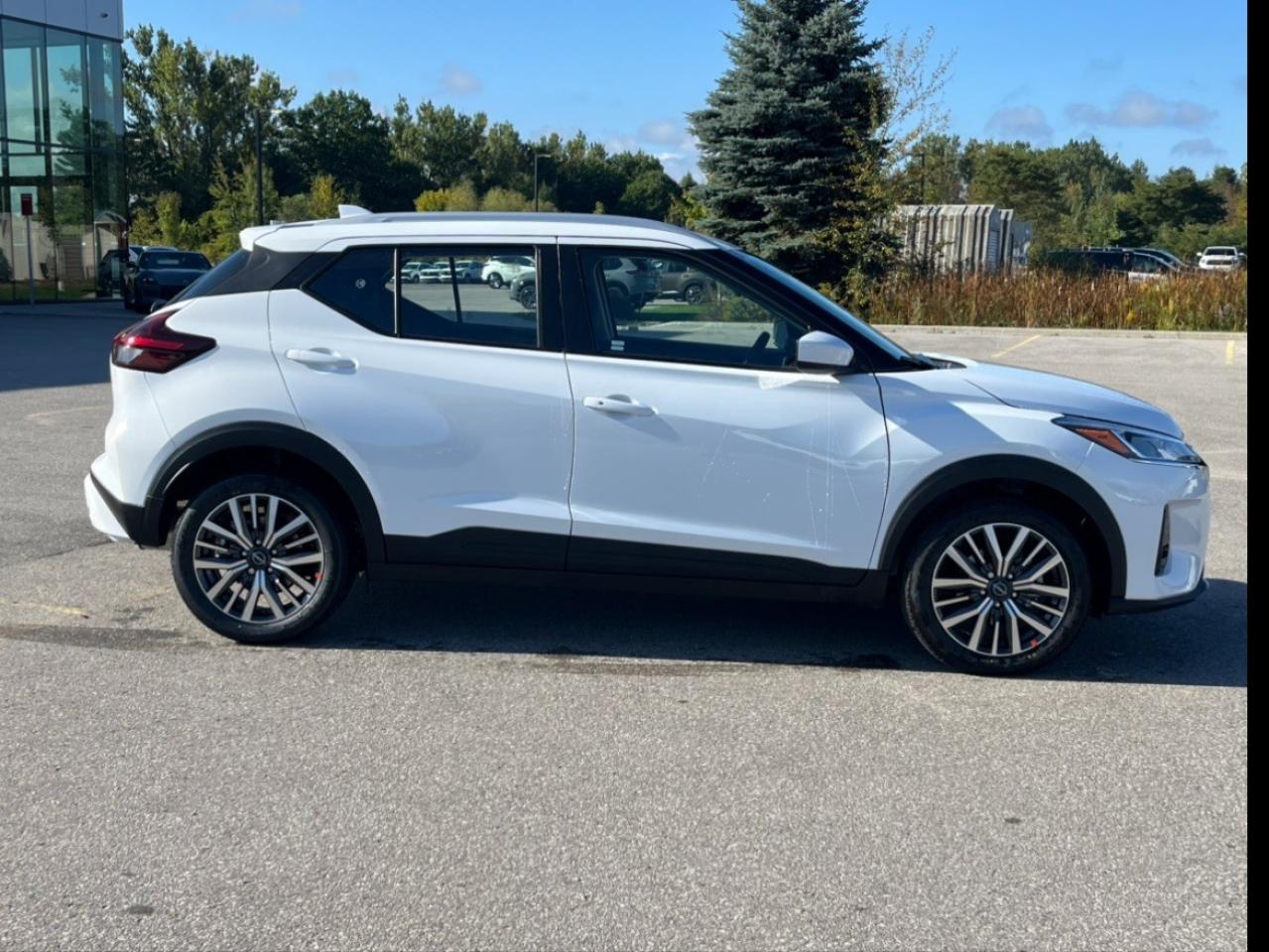 2025 Nissan Kicks Play SV FWD Photo