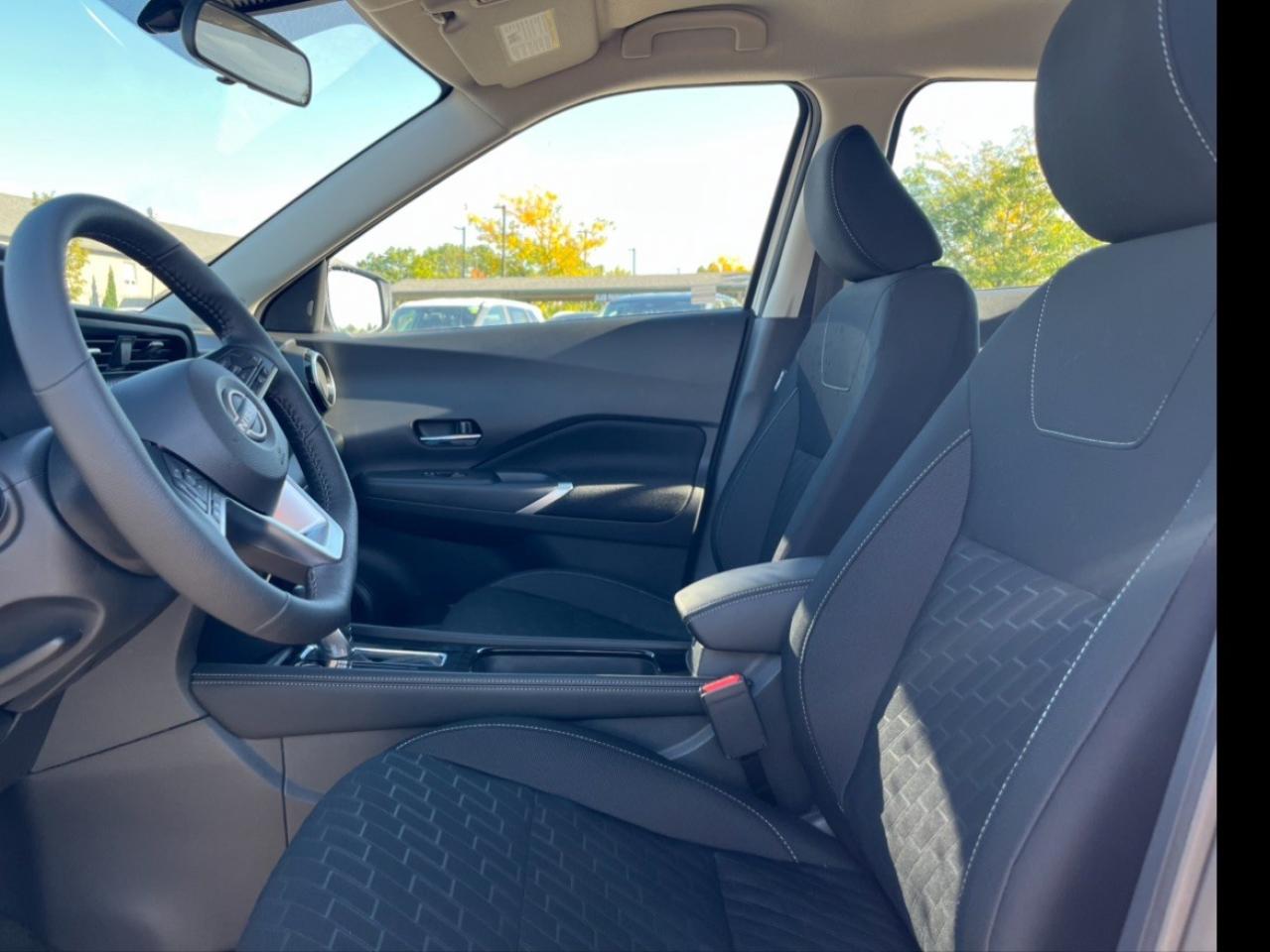 2025 Nissan Kicks Play SV FWD Photo