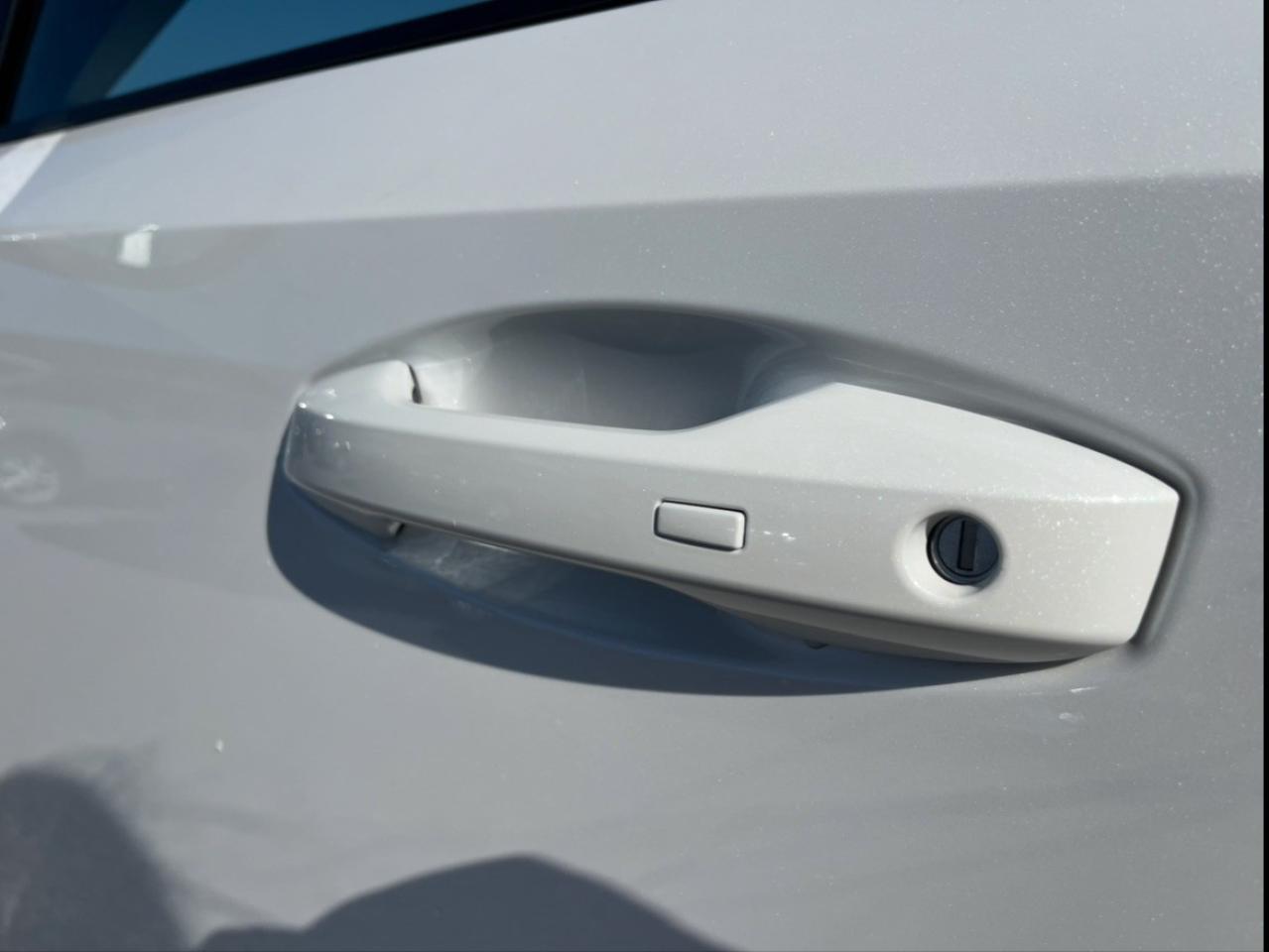 2026 Nissan Kicks SR AWD Photo