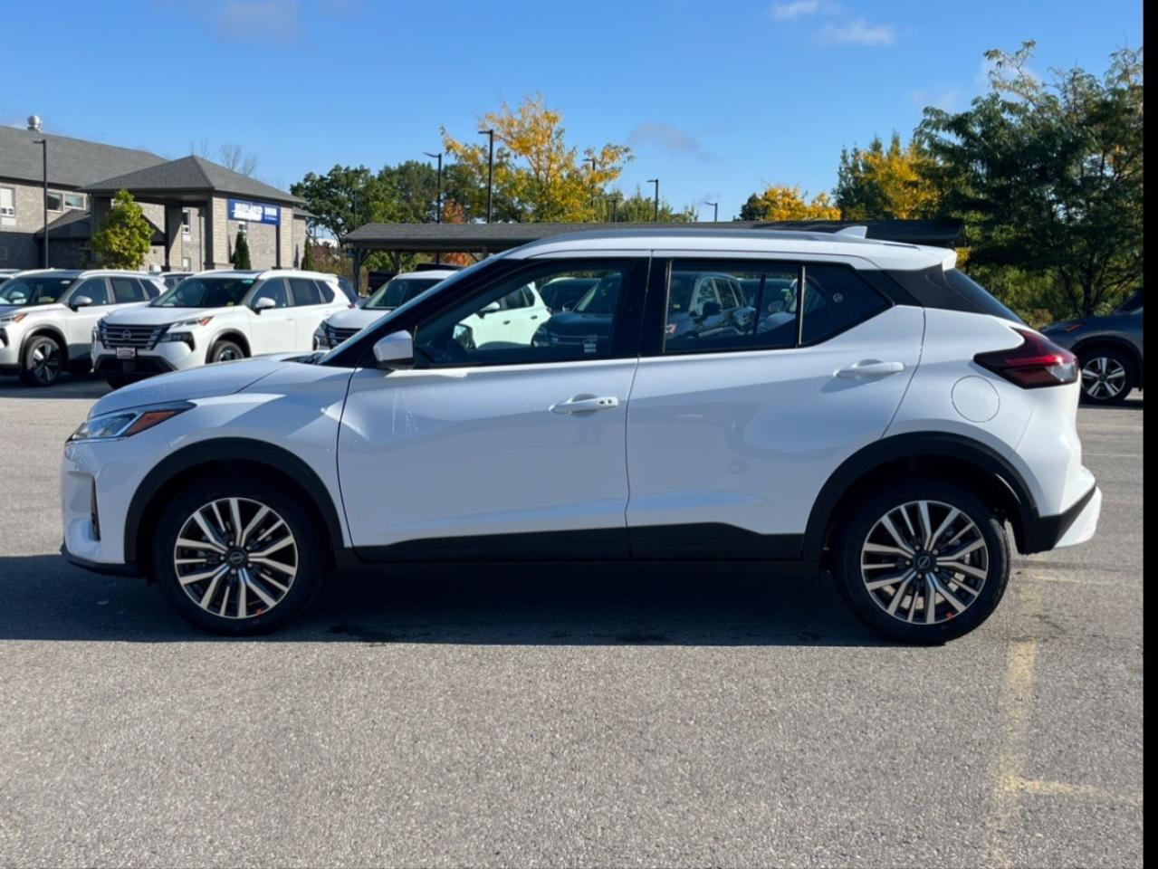 2025 Nissan Kicks Play SV FWD Photo3