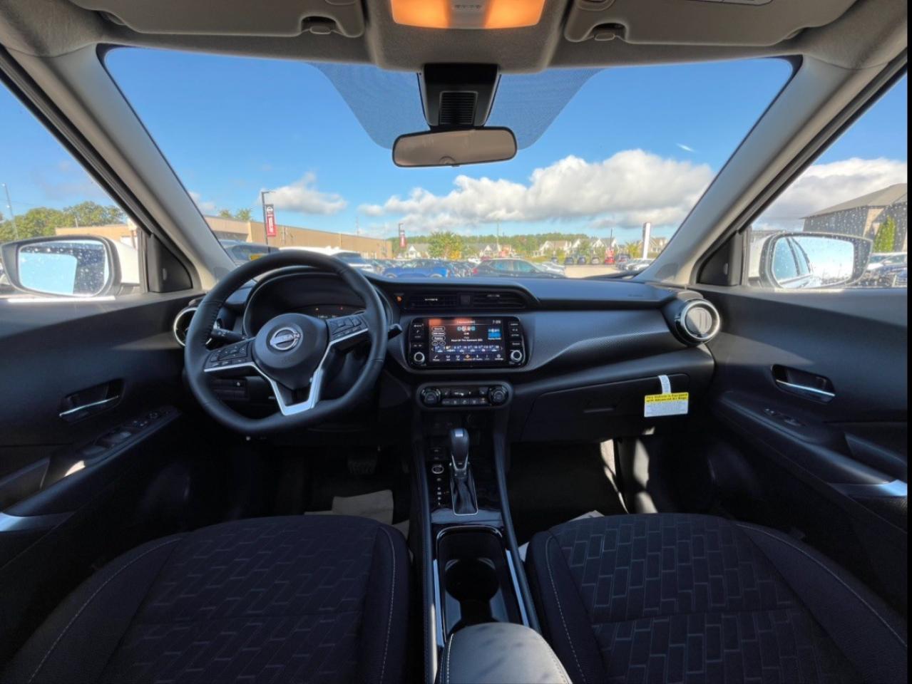 2025 Nissan Kicks Play SV FWD Photo