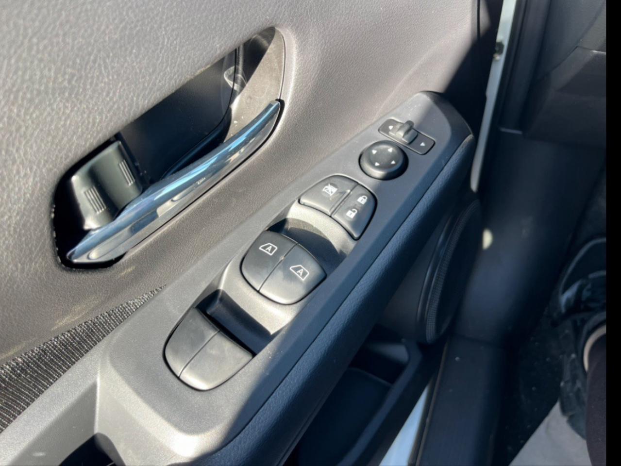 2025 Nissan Kicks Play SV FWD Photo