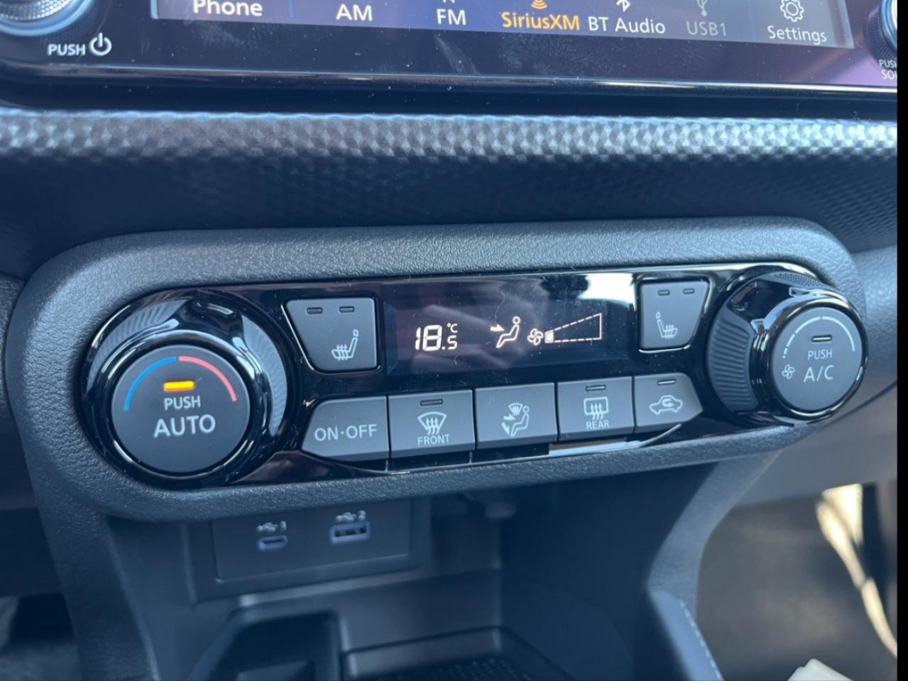 2025 Nissan Kicks Play SV FWD Photo