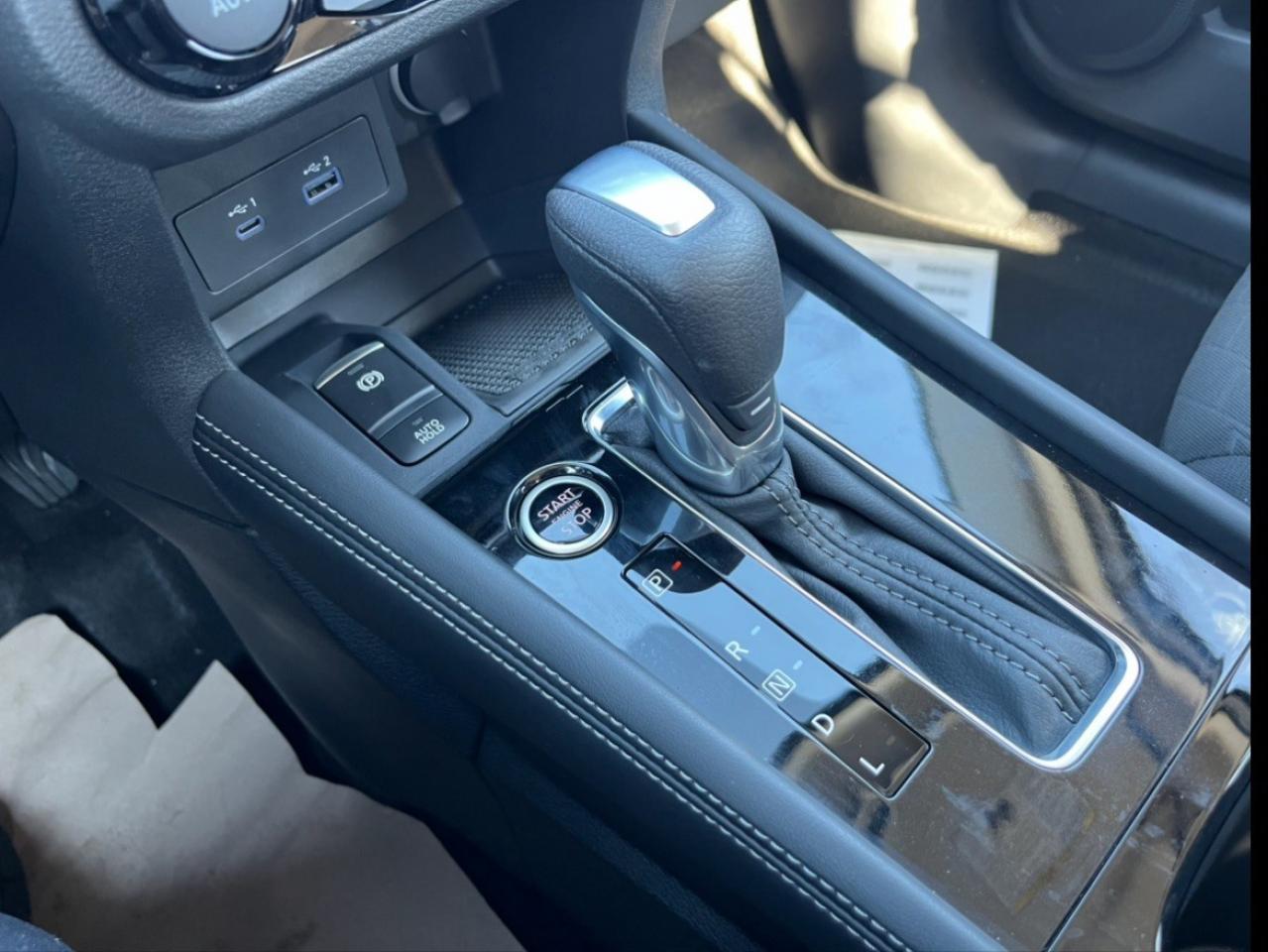 2025 Nissan Kicks Play SV FWD Photo