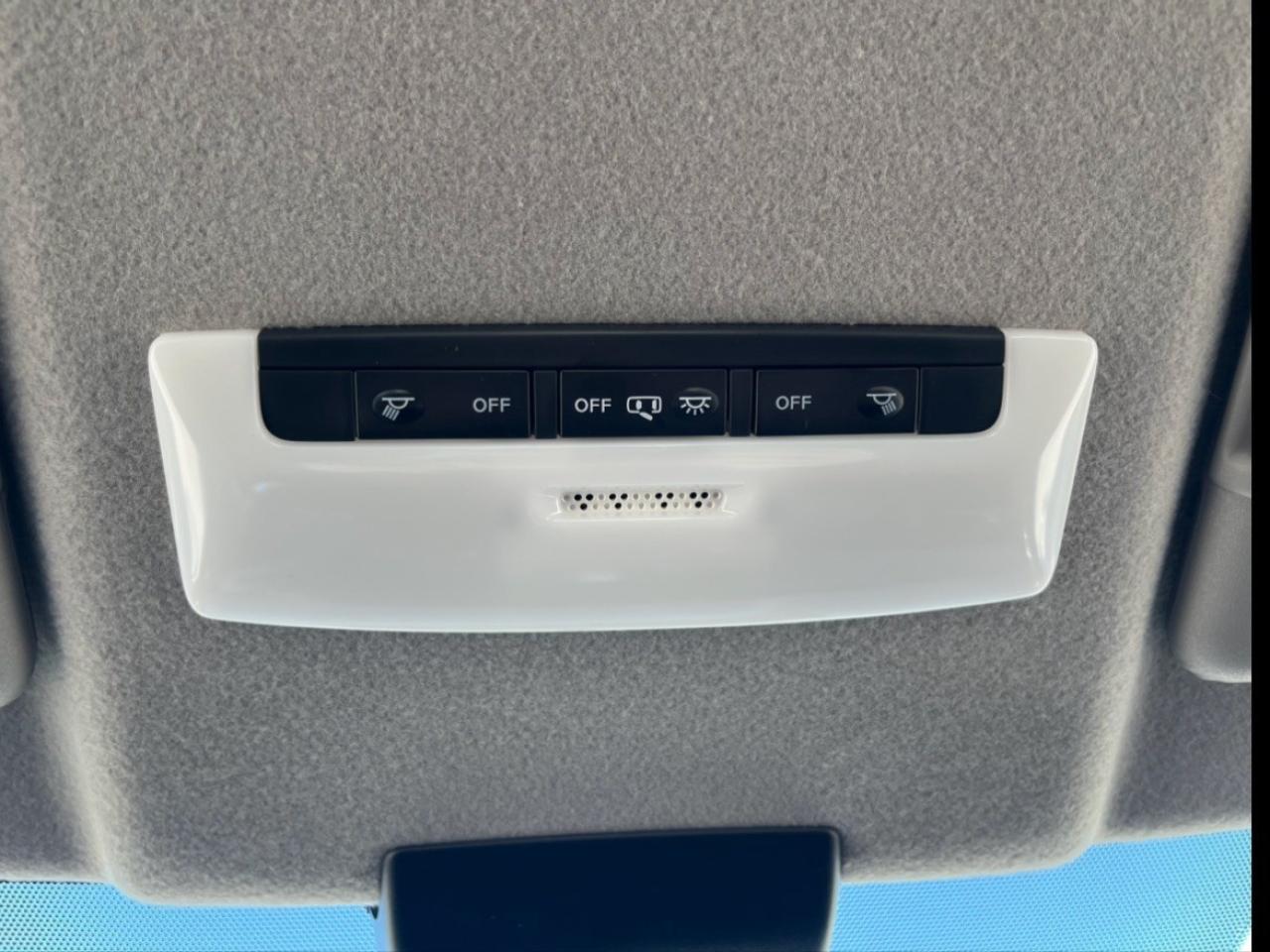 2025 Nissan Kicks Play SV FWD Photo